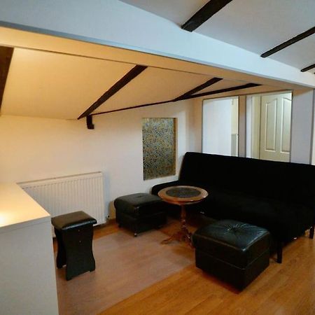 2-Room Cozy Retreat Near City Center Bükreş Dış mekan fotoğraf