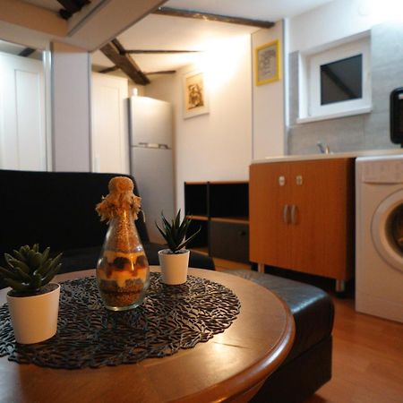 2-Room Cozy Retreat Near City Center Bükreş Dış mekan fotoğraf