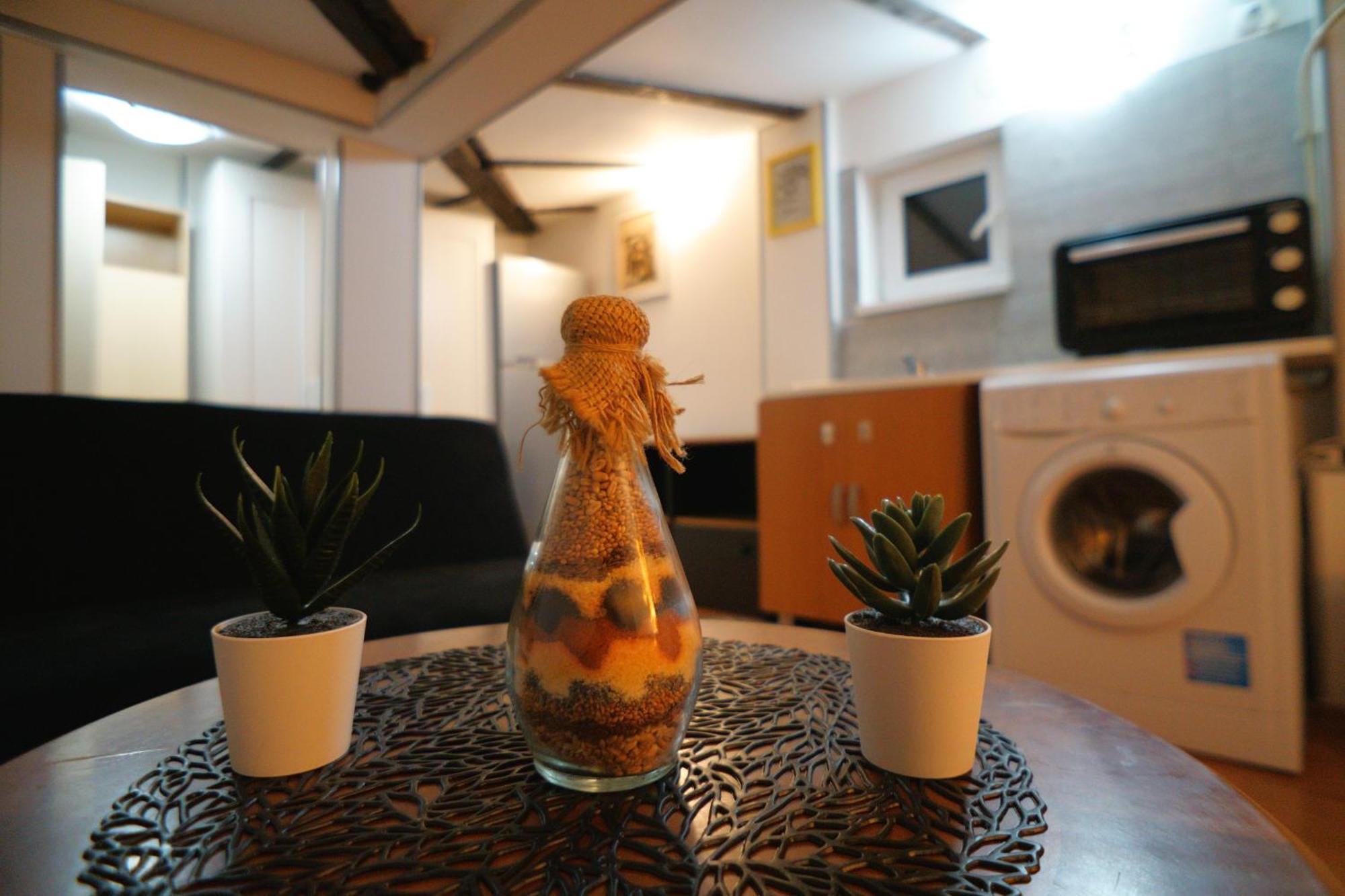 2-Room Cozy Retreat Near City Center Bükreş Dış mekan fotoğraf