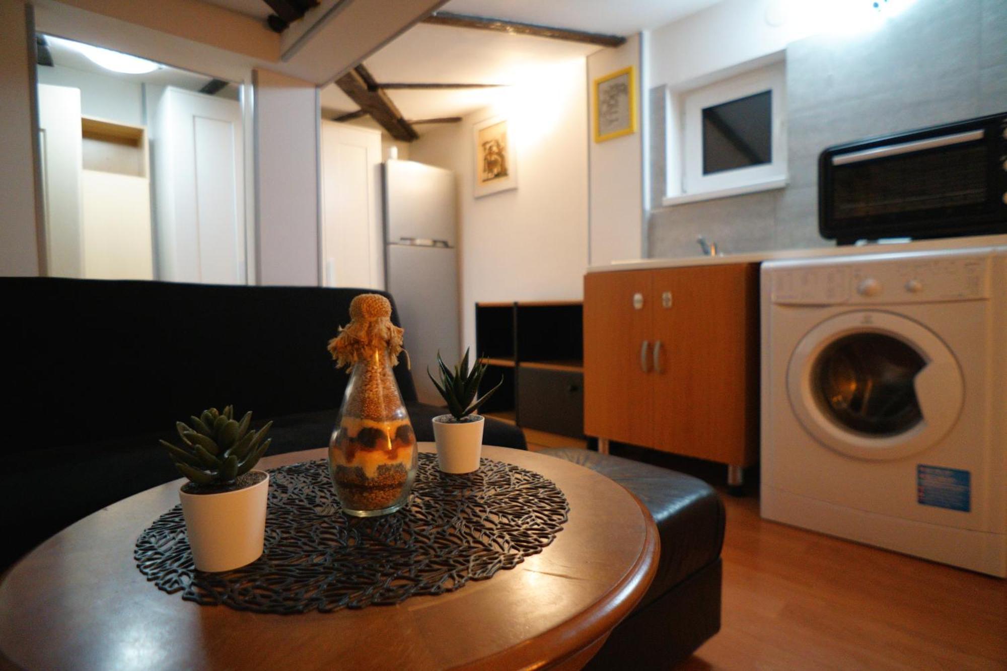 2-Room Cozy Retreat Near City Center Bükreş Dış mekan fotoğraf